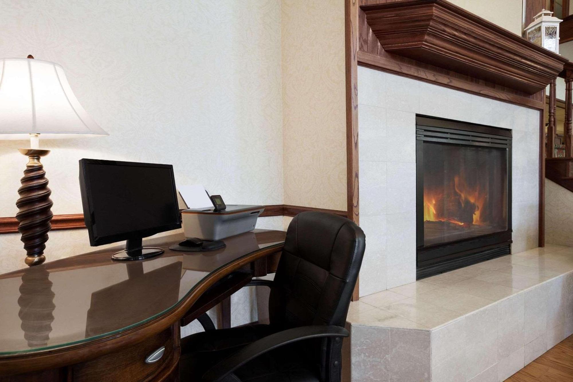 Country Inn & Suites By Radisson Bismarck Waterpark Екстериор снимка
