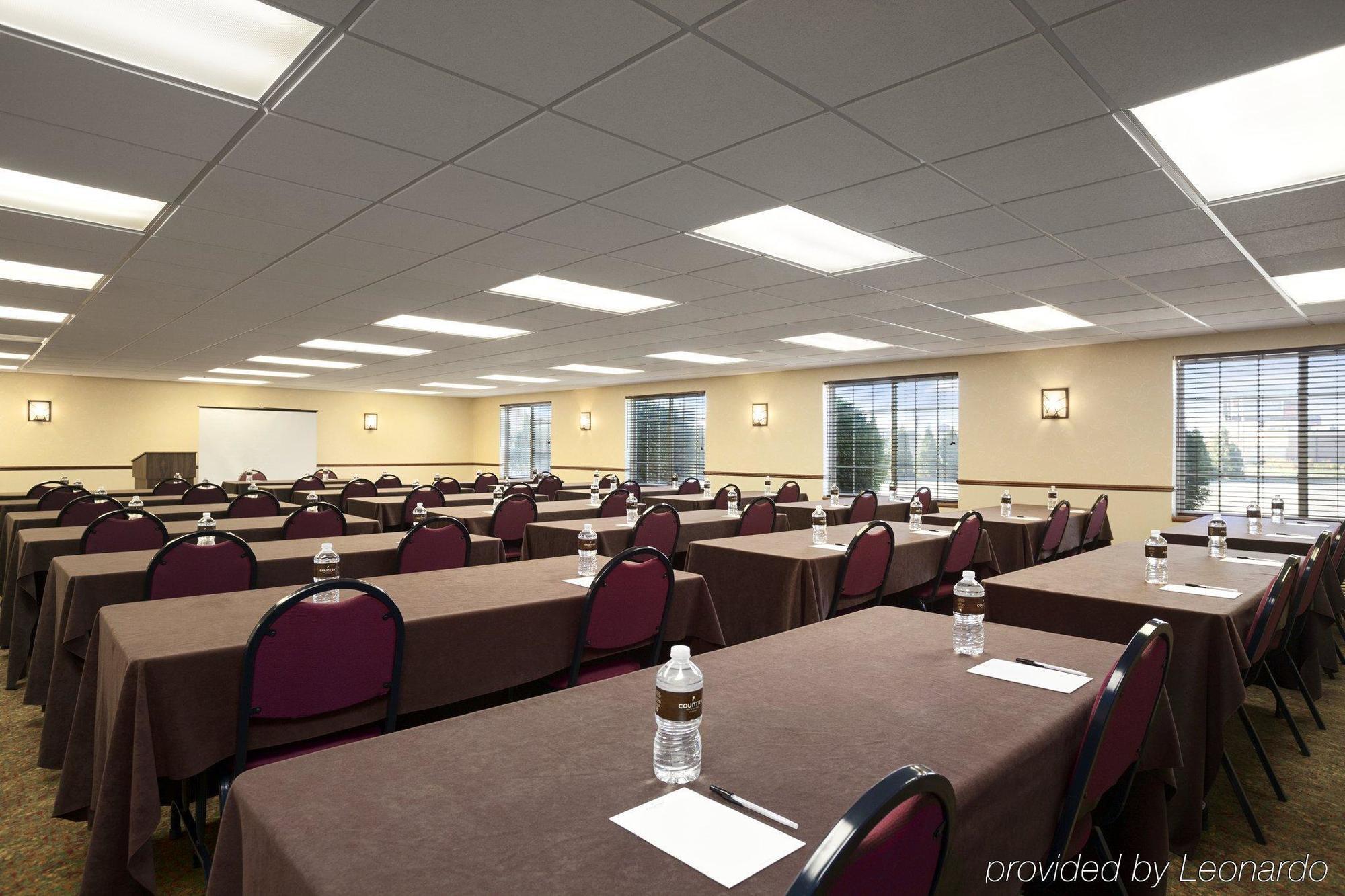 Country Inn & Suites By Radisson Bismarck Waterpark Екстериор снимка