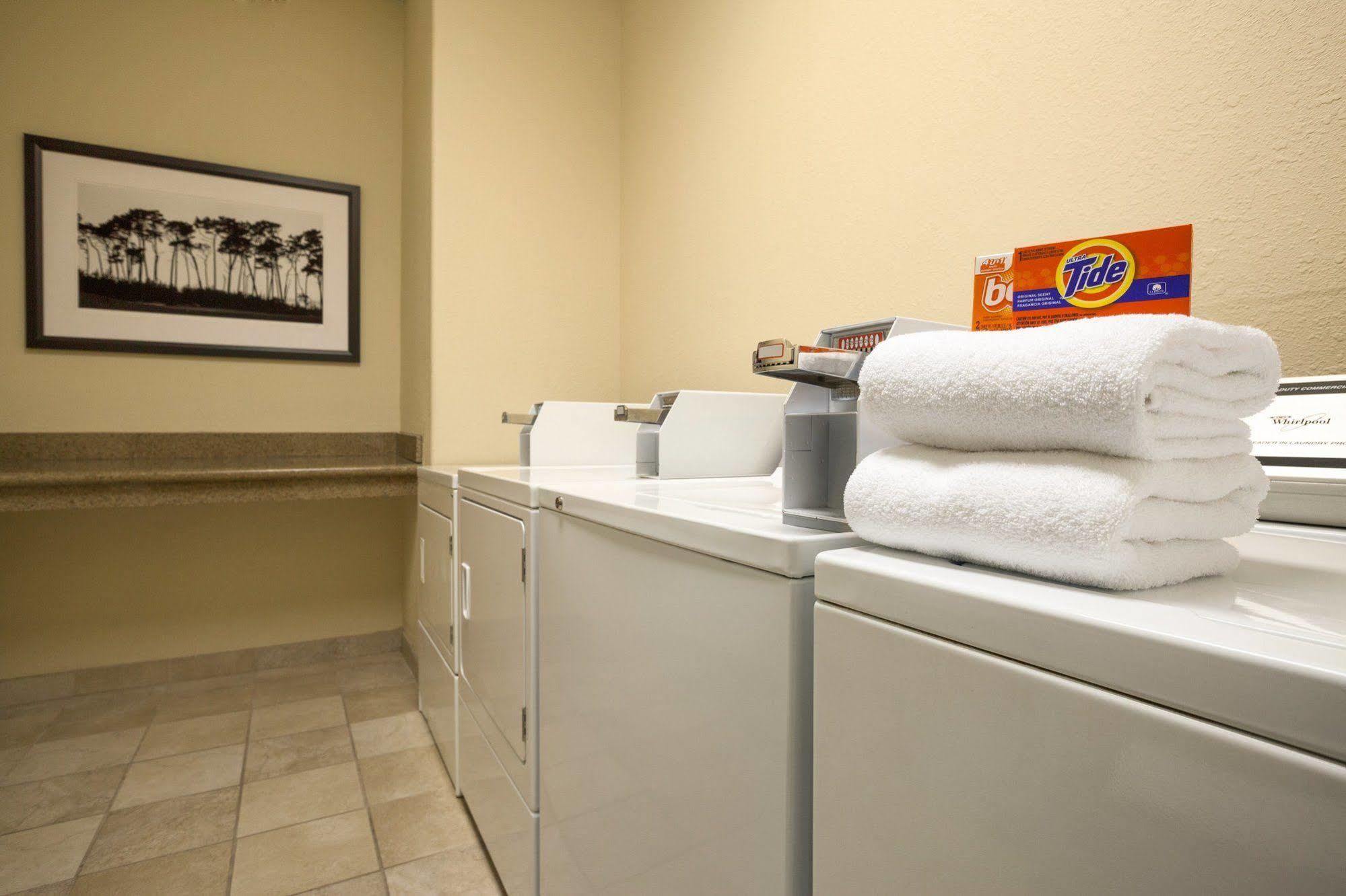 Country Inn & Suites By Radisson Bismarck Waterpark Екстериор снимка