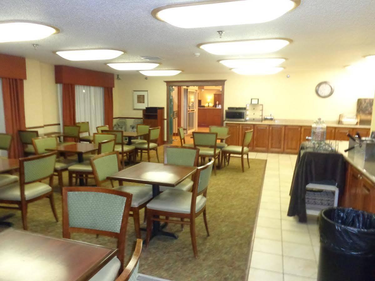 Country Inn & Suites By Radisson Bismarck Waterpark Екстериор снимка