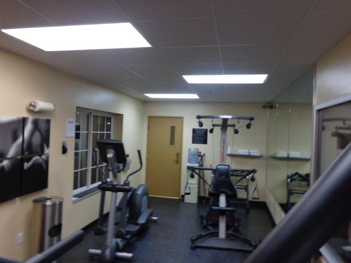Country Inn & Suites By Radisson Bismarck Waterpark Екстериор снимка