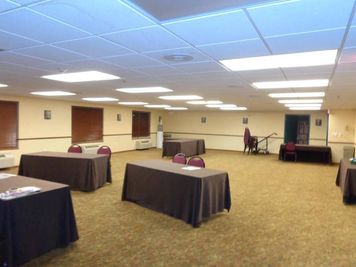 Country Inn & Suites By Radisson Bismarck Waterpark Екстериор снимка